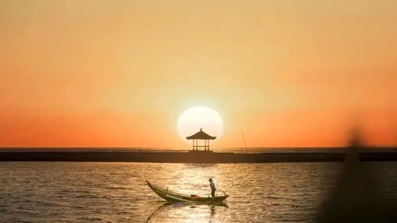 Sunrise at Sanur Beach one of Natural Tourism Destinations in Bali